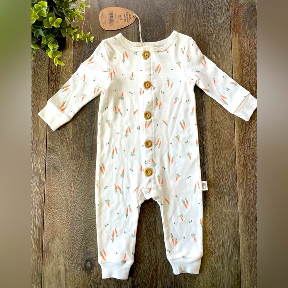 Other - SOLD🥕 NWT Organic Cotton Carrot Long sleeve onesie with brown buttons